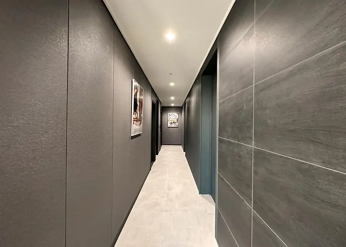 Y Collection By Uh Flat Osiria