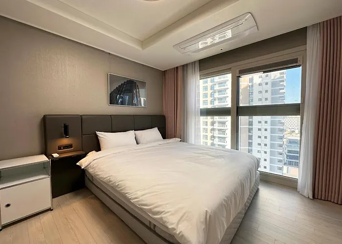 Y Collection By Uh Flat Osiria Busan