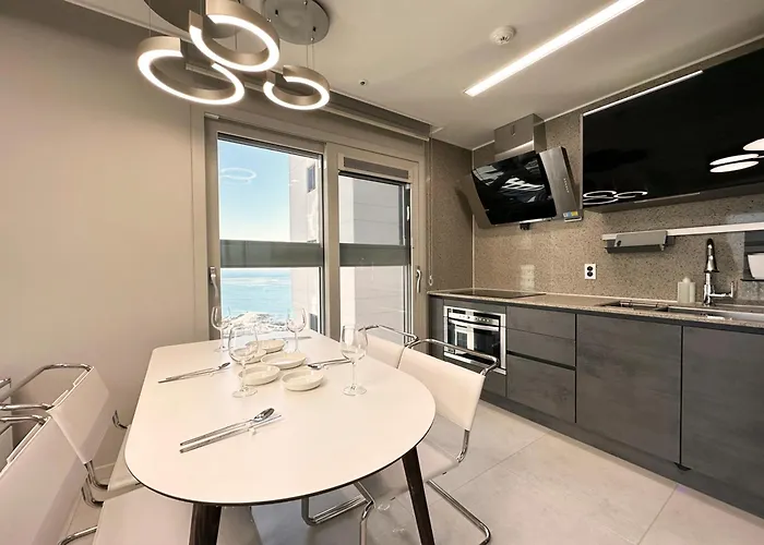 Y Collection By Uh Flat Osiria 4* Busan