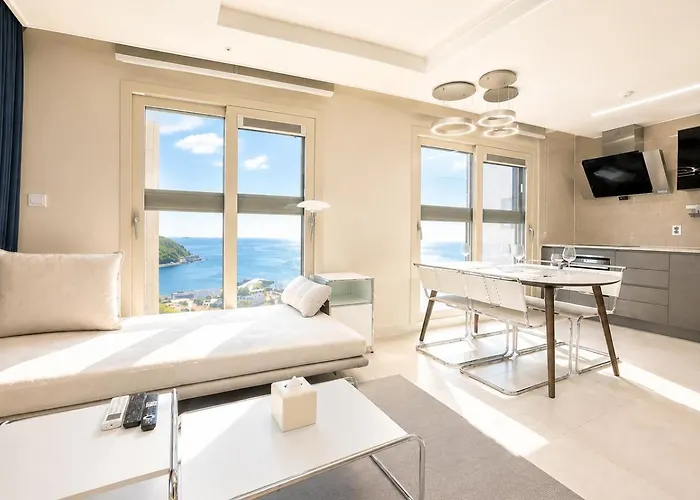 Hotel apartamentowy Y Collection By Uh Flat Osiria 4*