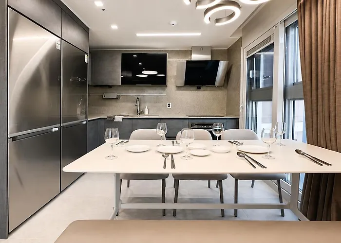 Hotel apartamentowy Y Collection By Uh Flat Osiria 4*