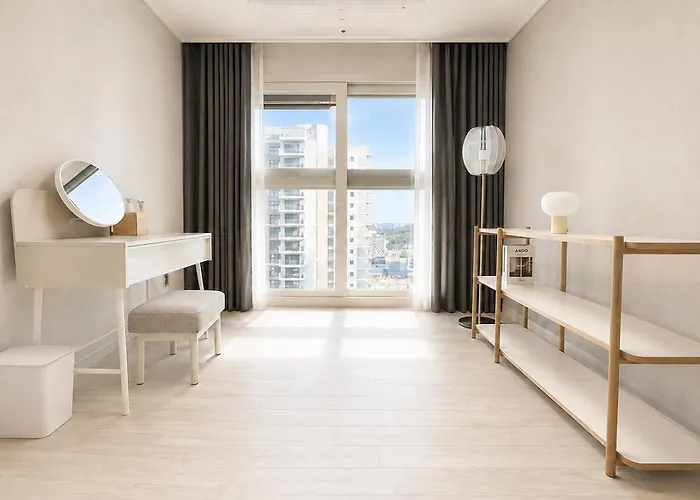 Y Collection By Uh Flat Osiria 4*