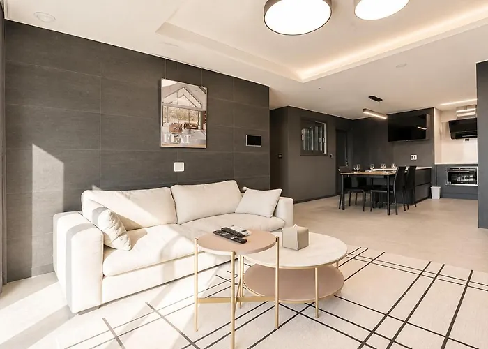 Y Collection By Uh Flat Osiria Pusan