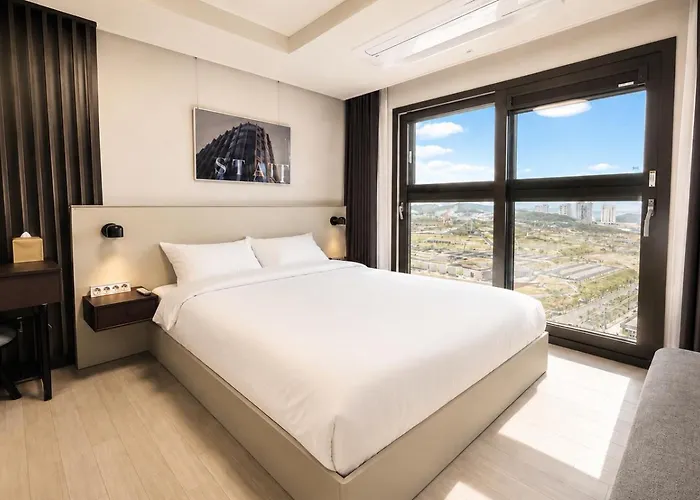 Hotel apartamentowy Y Collection By Uh Flat Osiria 4*